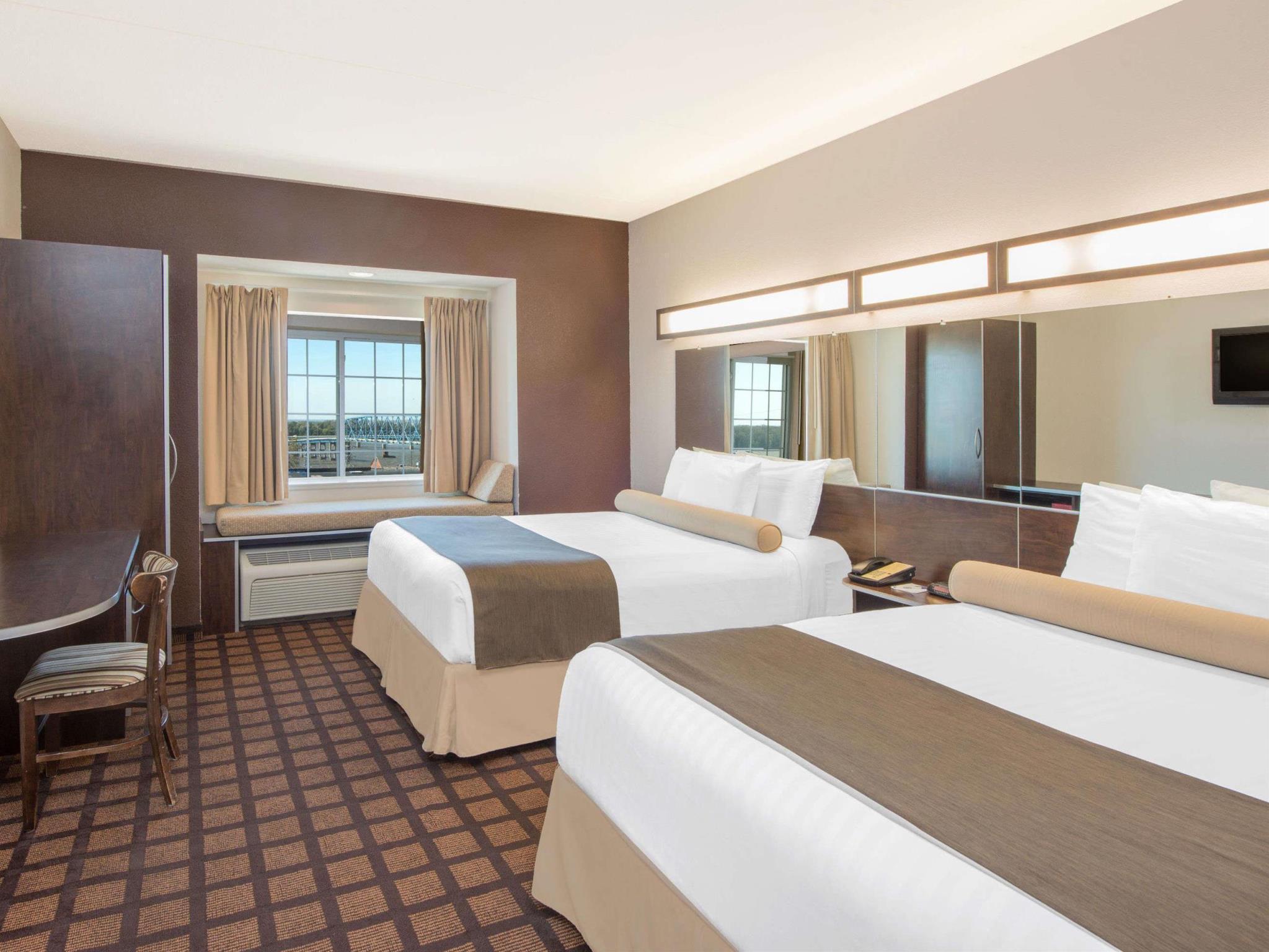 Microtel Inn & Suites By Wyndham Quincy Downtown - River Area Exterior foto